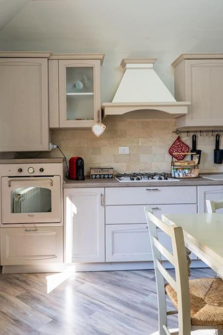 בטולה Casa Vacanze L'Angolo Fiorito מראה חיצוני תמונה