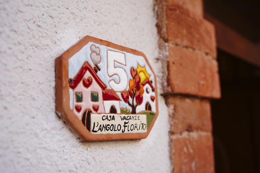 בטולה Casa Vacanze L'Angolo Fiorito מראה חיצוני תמונה