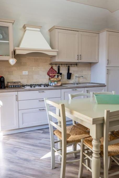 בטולה Casa Vacanze L'Angolo Fiorito מראה חיצוני תמונה